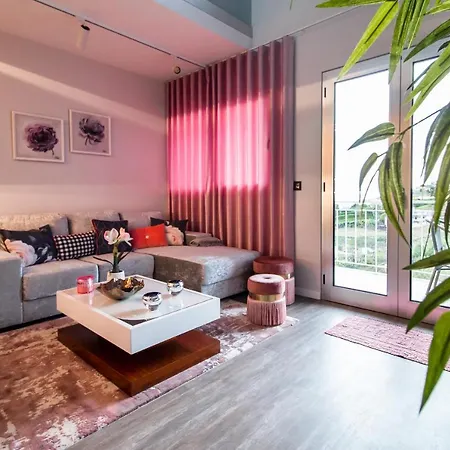La Rose Apartment